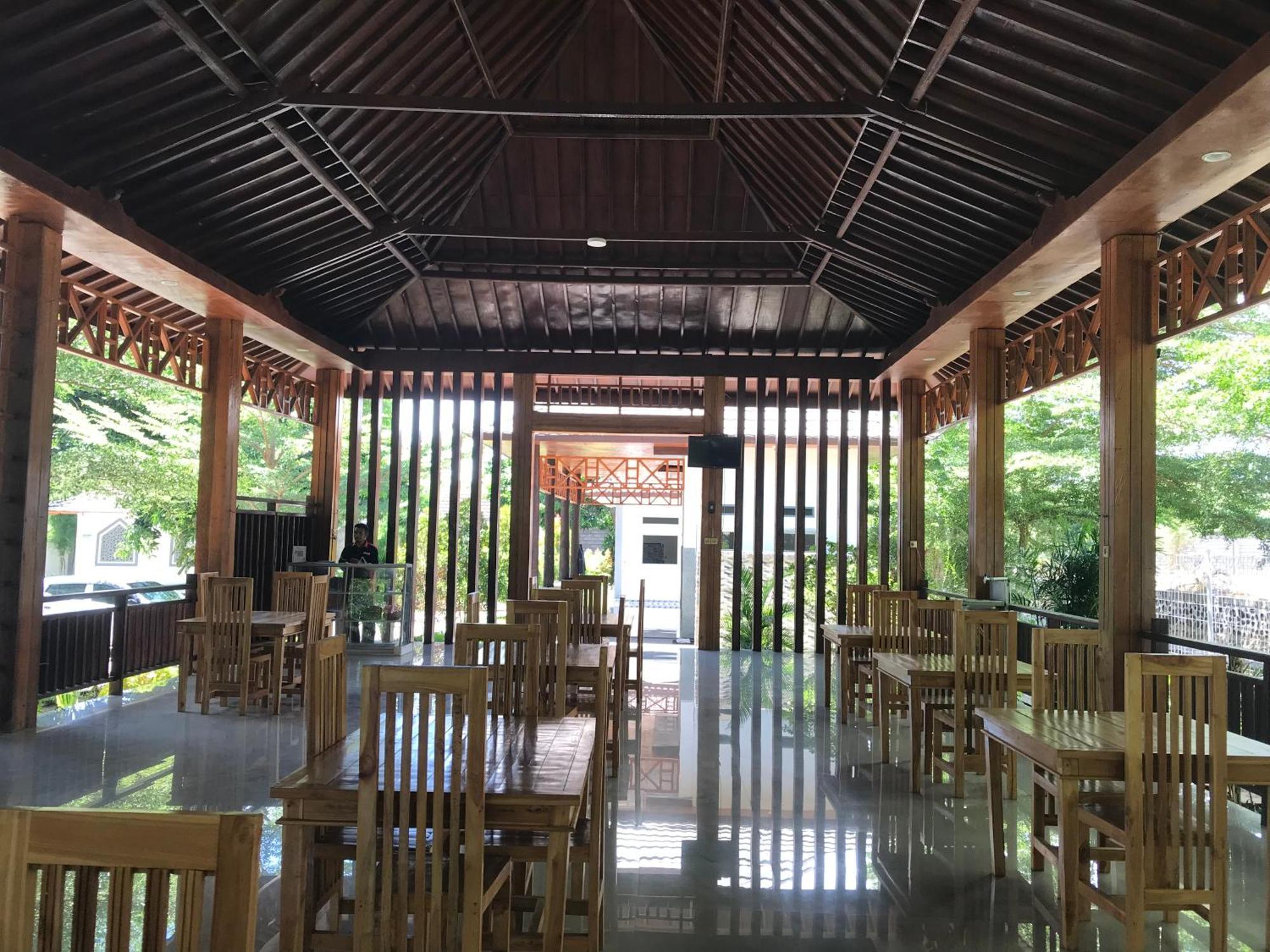 Pohon Purba Resort & Restaurant Labuhan Pandan Buitenkant foto