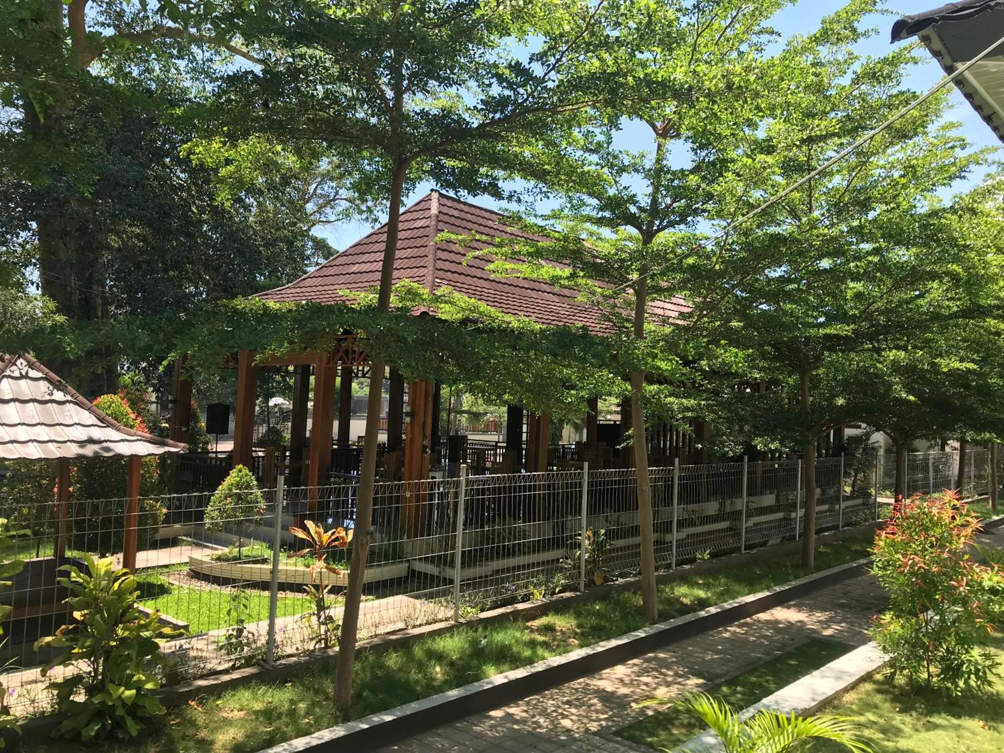 Pohon Purba Resort & Restaurant Labuhan Pandan Buitenkant foto