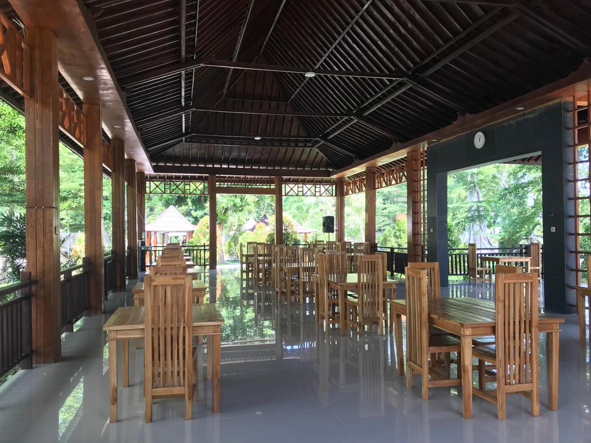 Pohon Purba Resort & Restaurant Labuhan Pandan Buitenkant foto