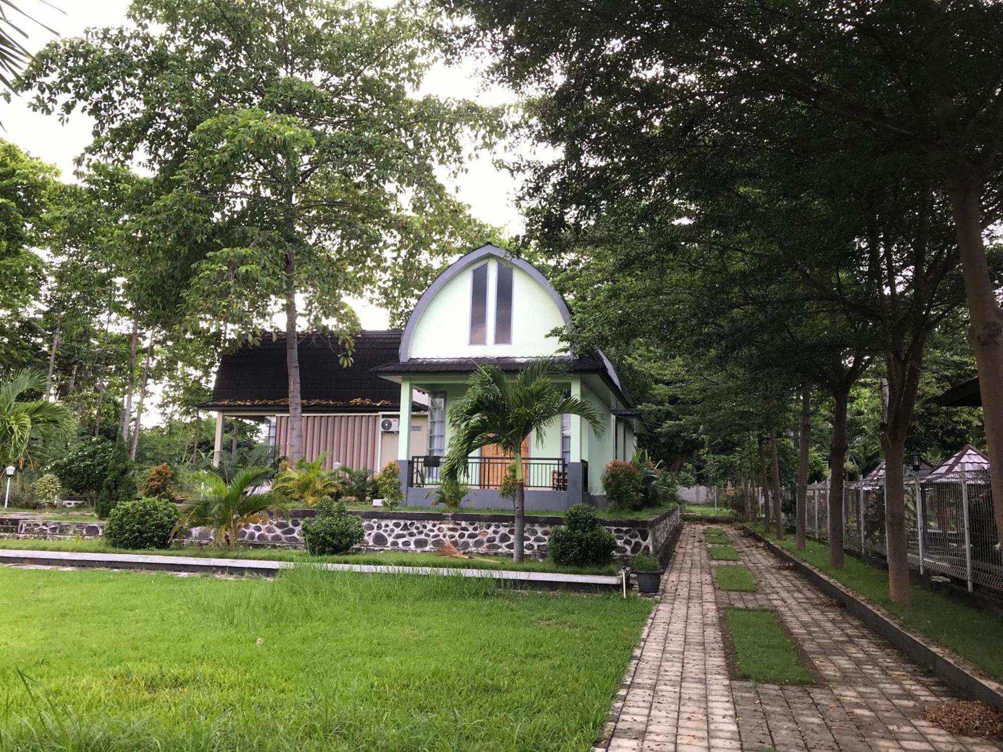 Pohon Purba Resort & Restaurant Labuhan Pandan Buitenkant foto