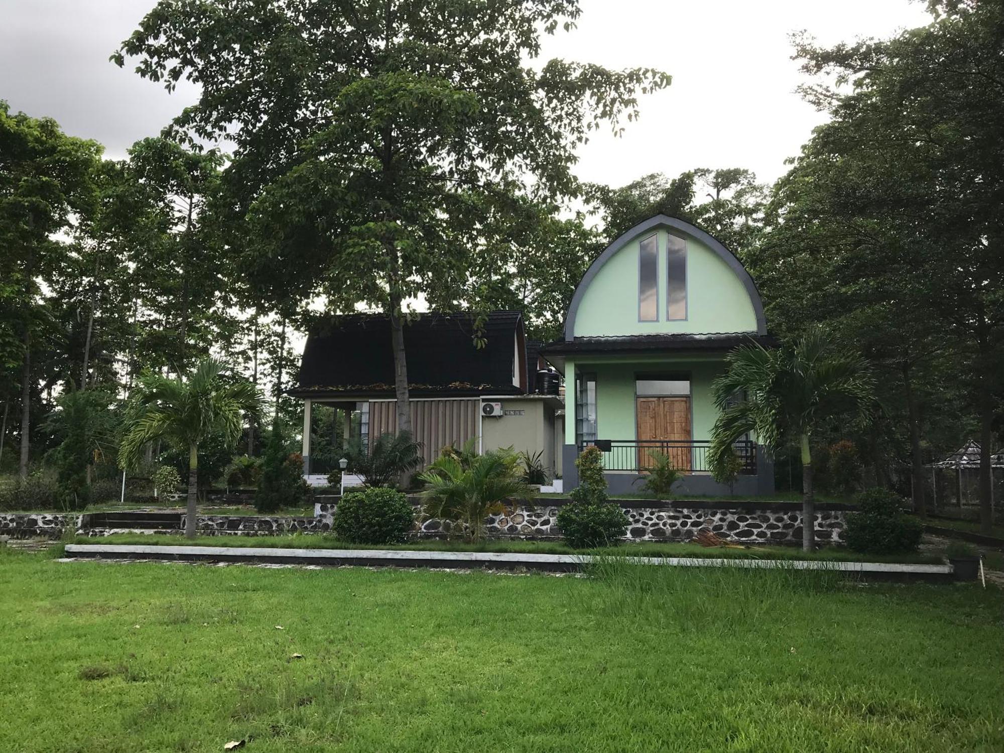 Pohon Purba Resort & Restaurant Labuhan Pandan Buitenkant foto