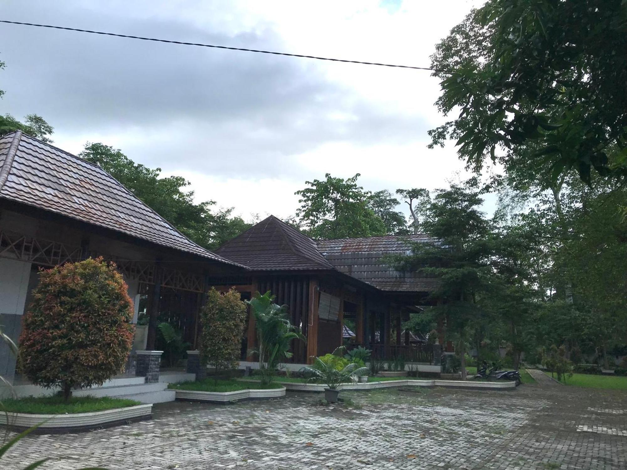 Pohon Purba Resort & Restaurant Labuhan Pandan Buitenkant foto