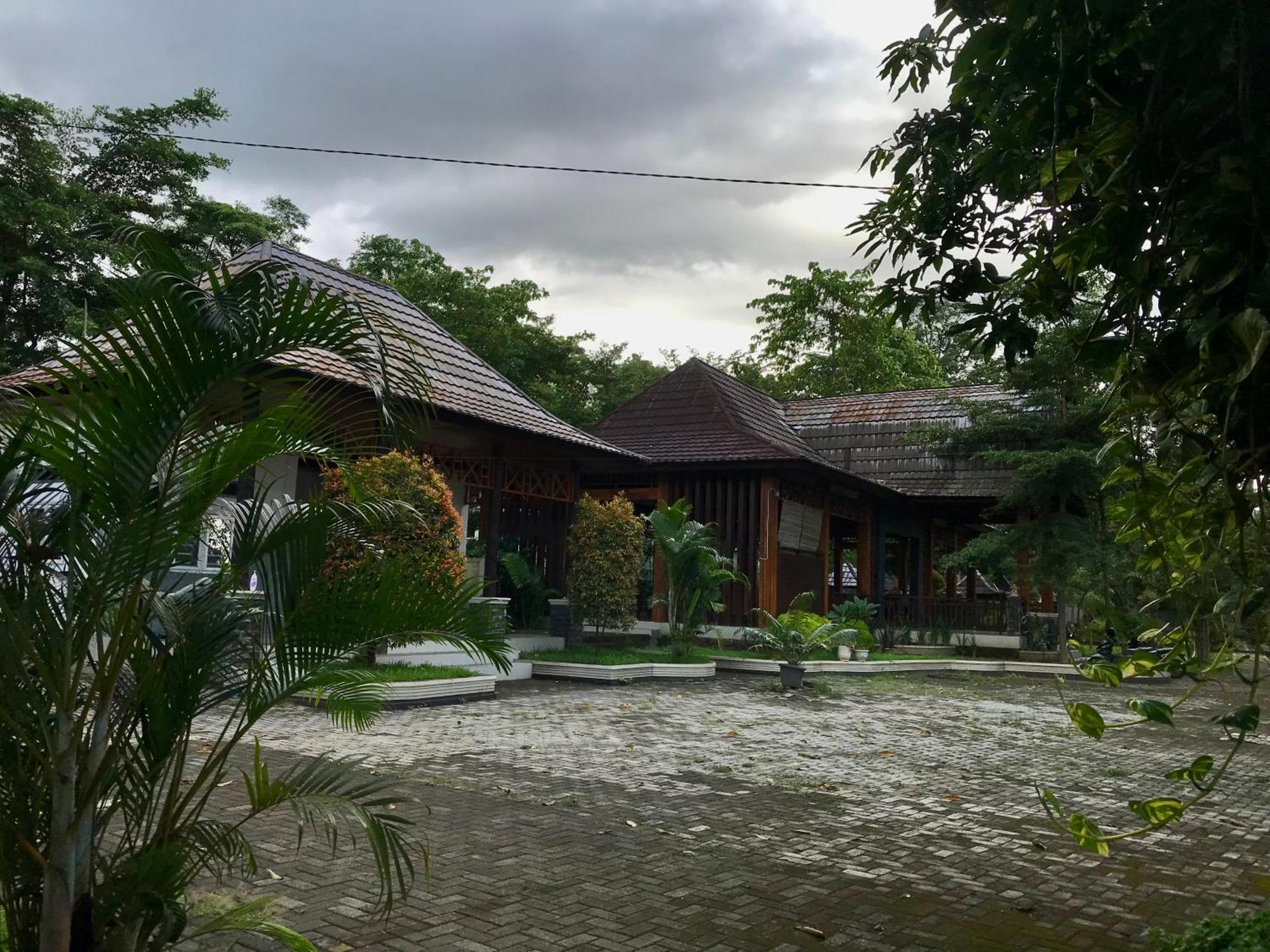 Pohon Purba Resort & Restaurant Labuhan Pandan Buitenkant foto