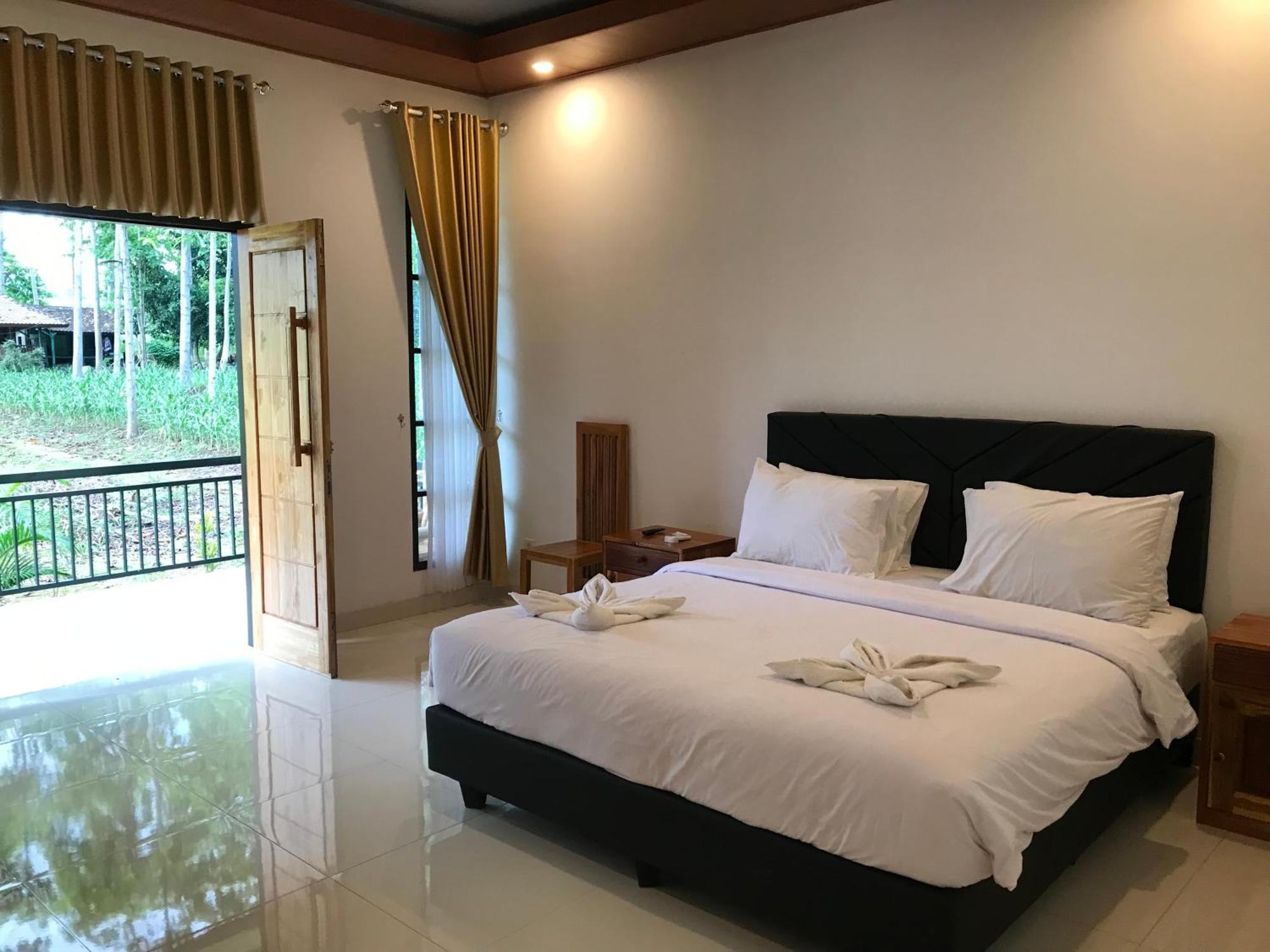 Pohon Purba Resort & Restaurant Labuhan Pandan Buitenkant foto